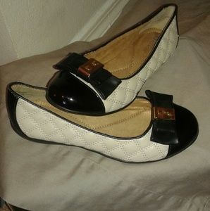 White Mountain size 7 shoes